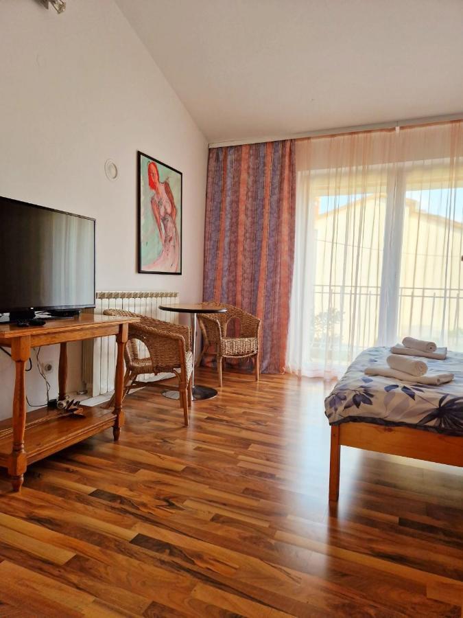Olive Tree Apartments Ровинь Экстерьер фото
