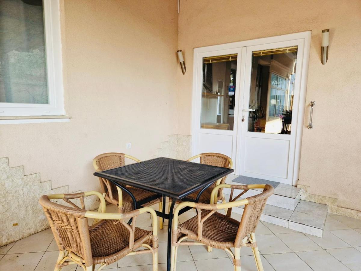 Olive Tree Apartments Ровинь Экстерьер фото