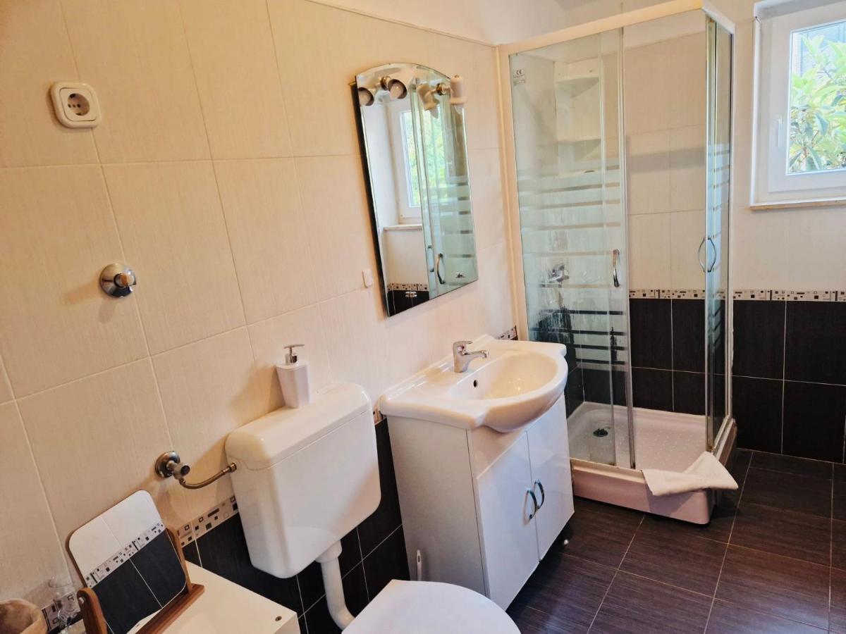 Olive Tree Apartments Ровинь Экстерьер фото